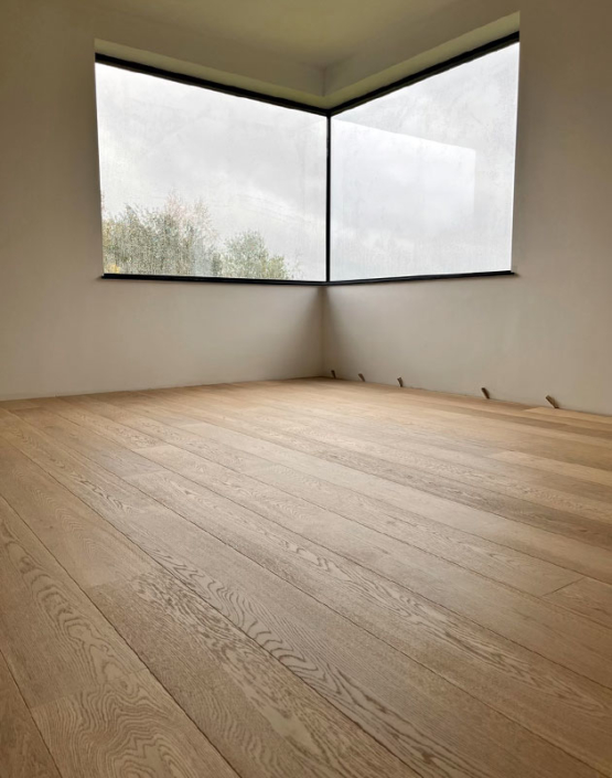 parquet en chene semi massif avec finition vernis invisible